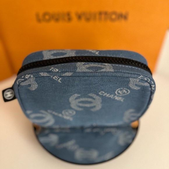CHANEL Denim Cosmetics Bag with Optional Unbranded Chain - Picture 8 of 12
